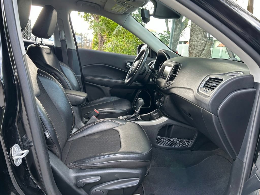 Certified 2020 Jeep Compass Latitude FWD image 39