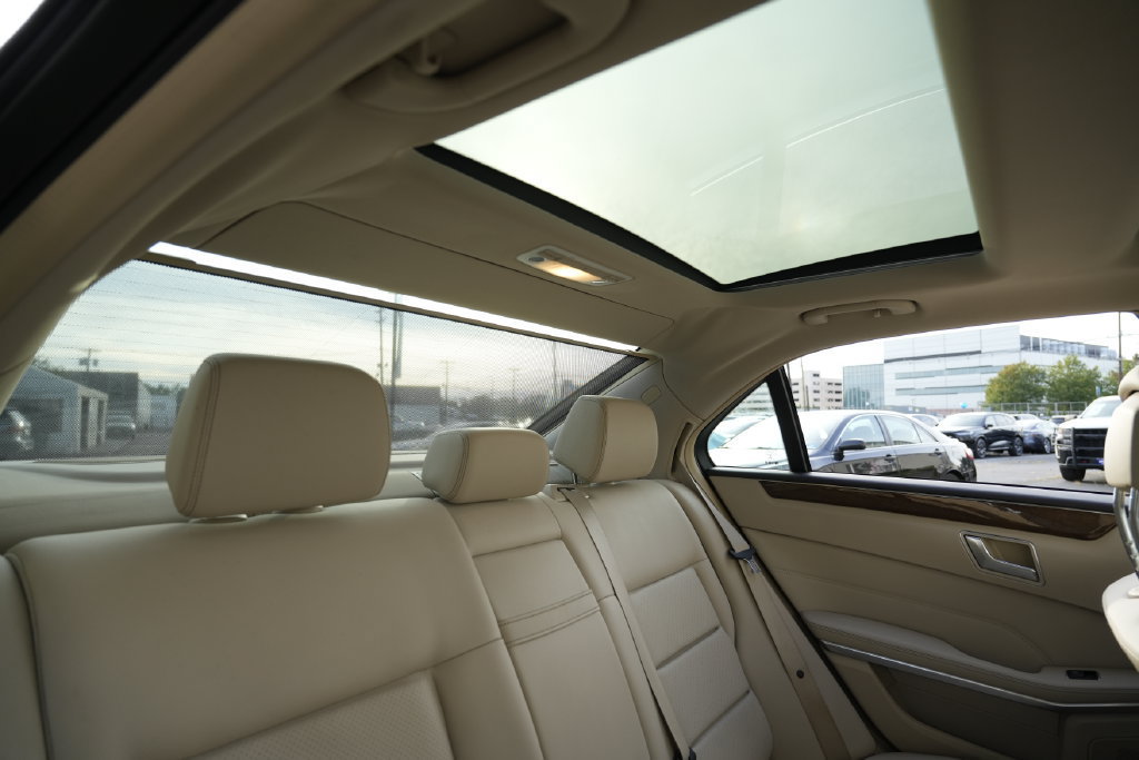 Used 2016 Mercedes-Benz E 350 4MATIC Sedan image 33