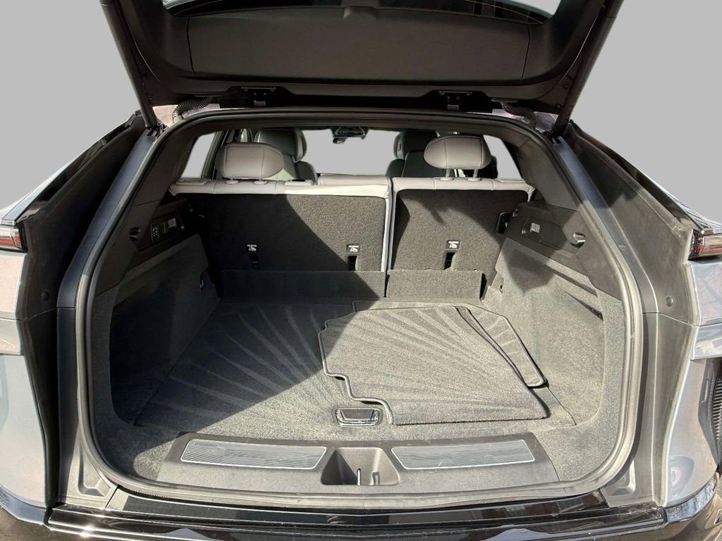 Used 2024 Cadillac Lyriq Sport image 17