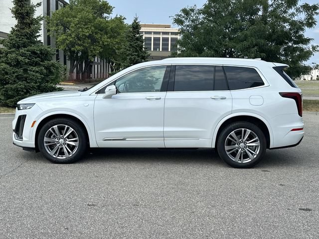 Used 2023 Cadillac XT6 Premium Luxury AWD/4WD image 2