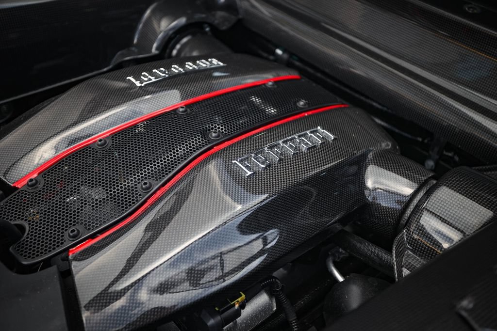 Used 2019 Ferrari 488 Pista Coupe RWD image 21