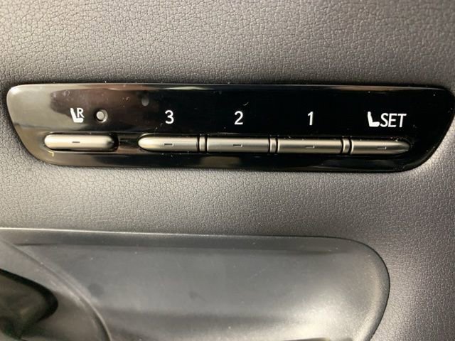 Used 2022 Lexus LS 500 AWD w/ Luxury Package image 17