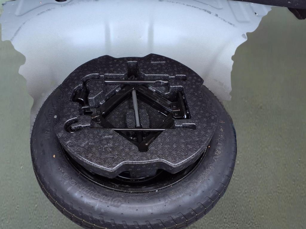 Used 2023 Hyundai Elantra SEL image 32