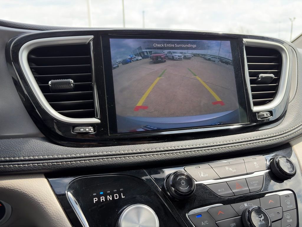 Used 2023 Chrysler Pacifica Touring-L image 25