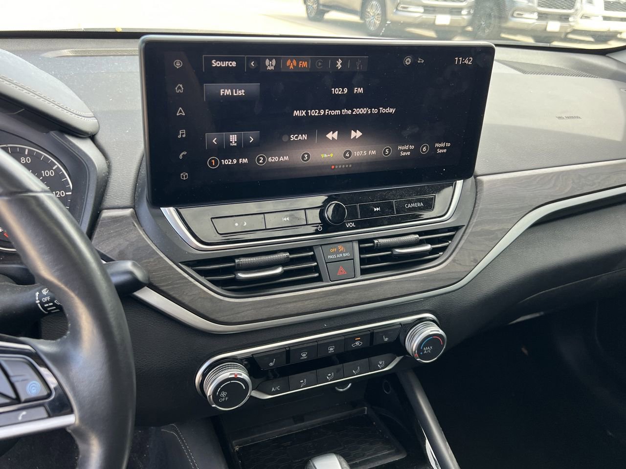 Certified 2024 Nissan Altima 2.5 SV w/ SV Premium Package image 10