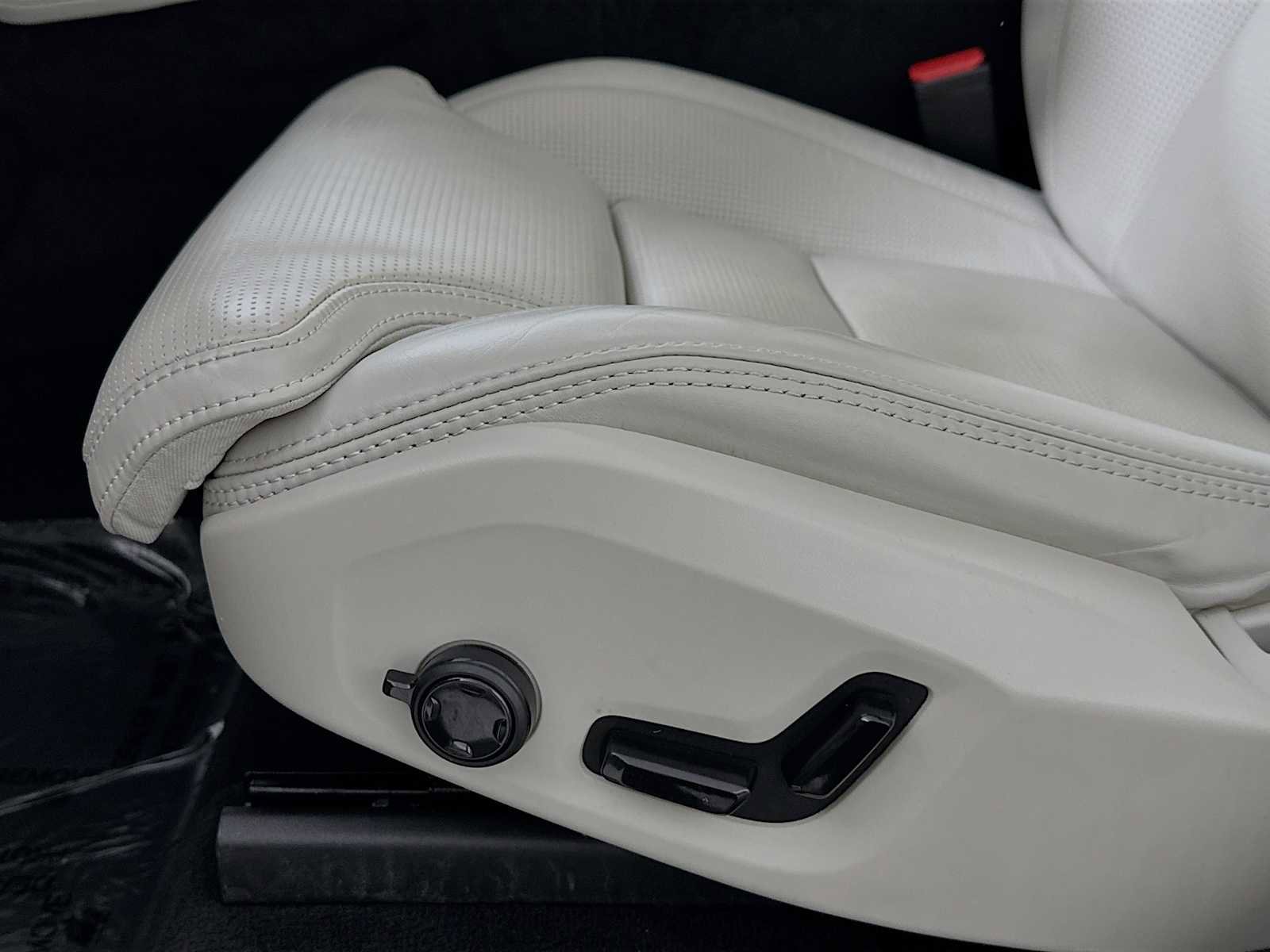 Certified 2024 Volvo XC90 B6 Ultimate image 18