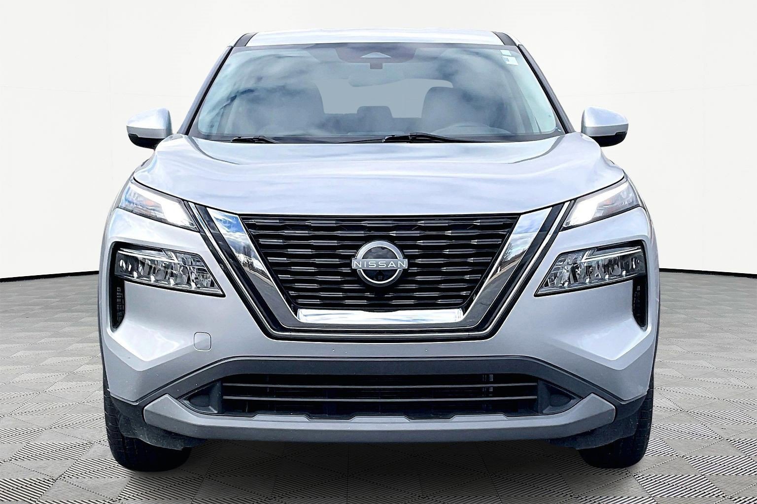 Used 2022 Nissan Rogue SV image 3