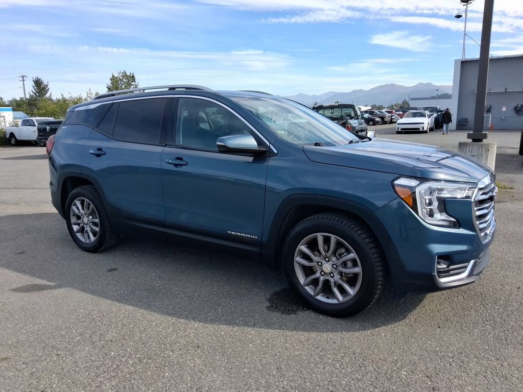Used 2024 GMC Terrain SLT AWD/4WD image 2