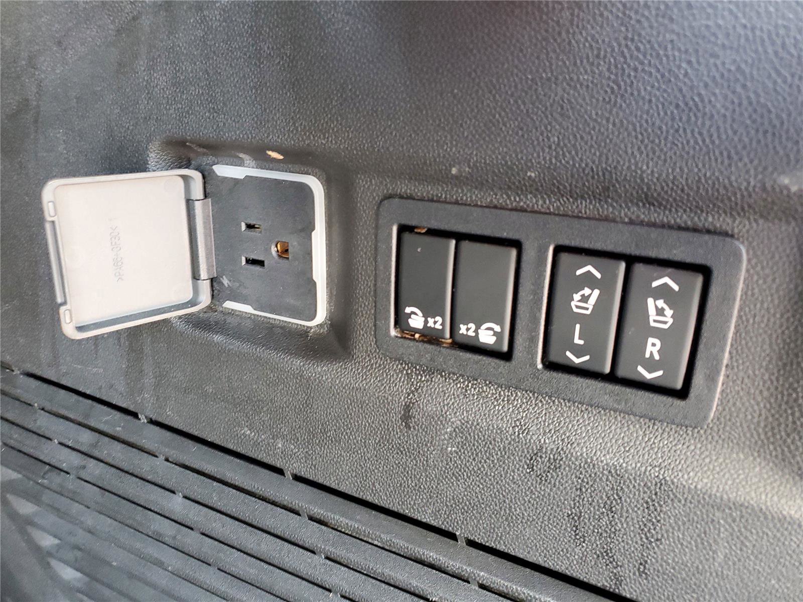 Used 2021 Chevrolet Tahoe High Country w/ Premium Package image 8