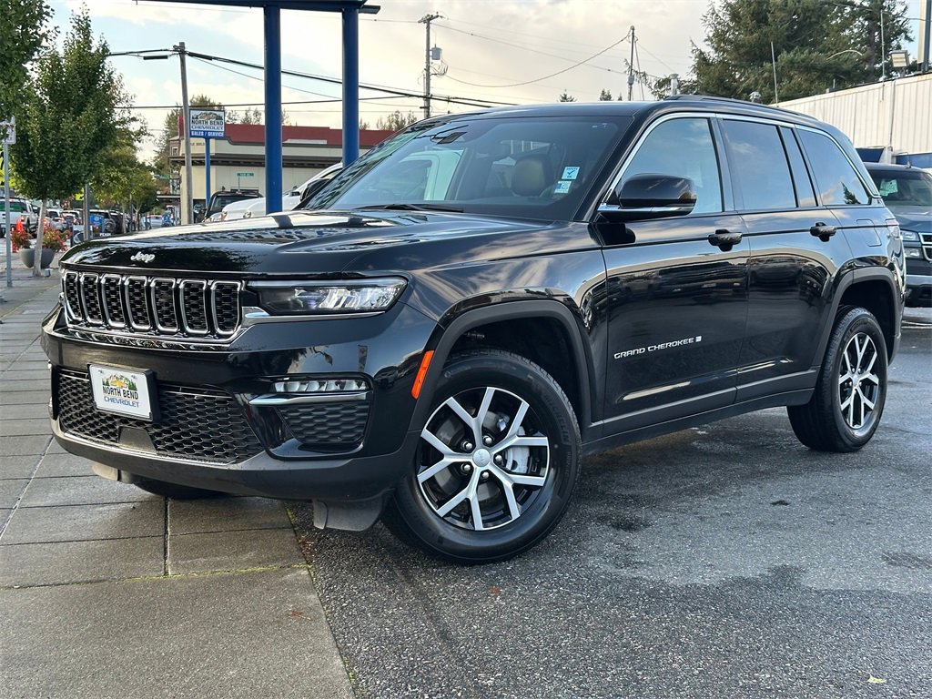 Used 2024 Jeep Grand Cherokee Limited image 2