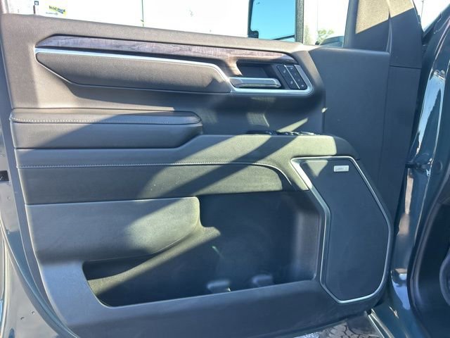 Used 2025 Chevrolet Silverado 2500 LTZ w/ LTZ Convenience Package image 11