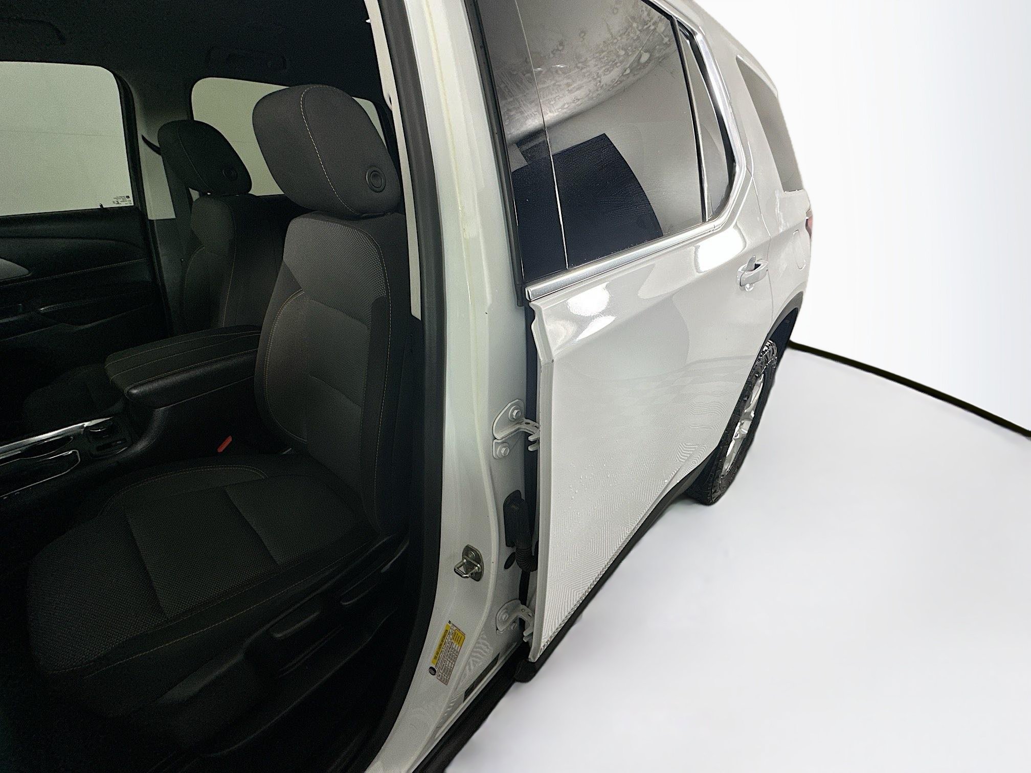 Used 2021 Chevrolet Traverse LS FWD image 12