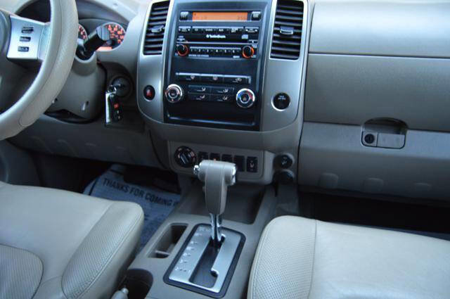 Used 2012 Nissan Frontier SL w/ Moonroof Pkg image 21