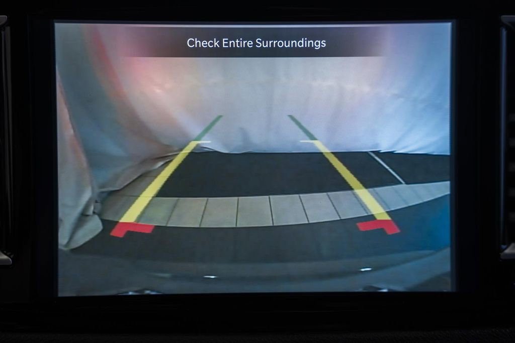 Used 2025 Chrysler Pacifica Select FWD image 44