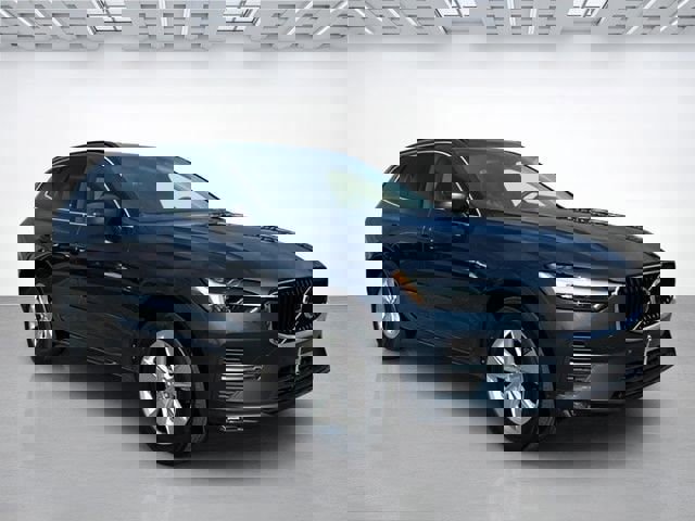 Used 2022 Volvo XC60 B5 Momentum image 2
