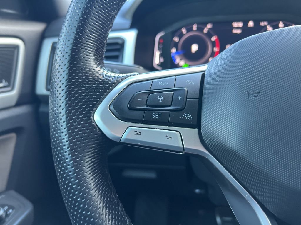 Certified 2023 Volkswagen Atlas Cross Sport SEL Premium R-Line image 33