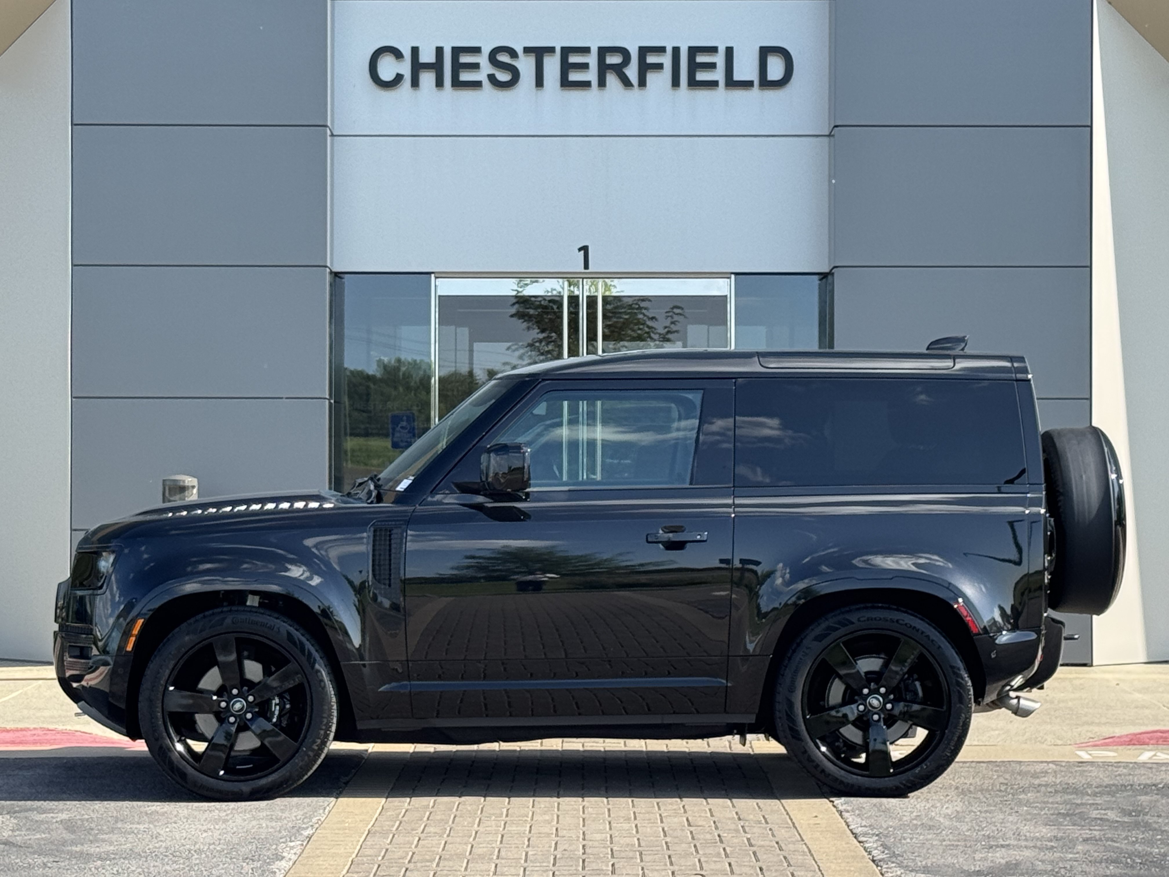 Certified 2024 Land Rover Defender 90 V8 AWD/4WD image 6