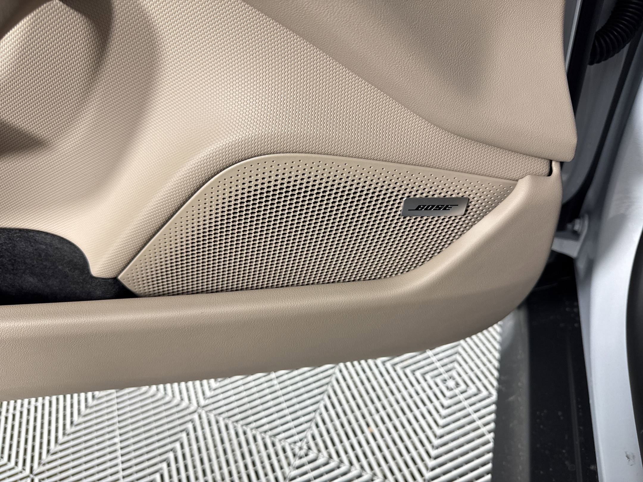 New 2026 Porsche Taycan image 22