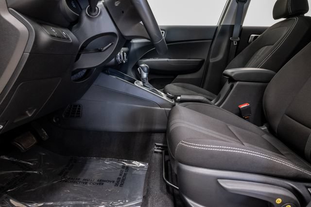 Used 2025 Hyundai Venue SEL FWD image 12