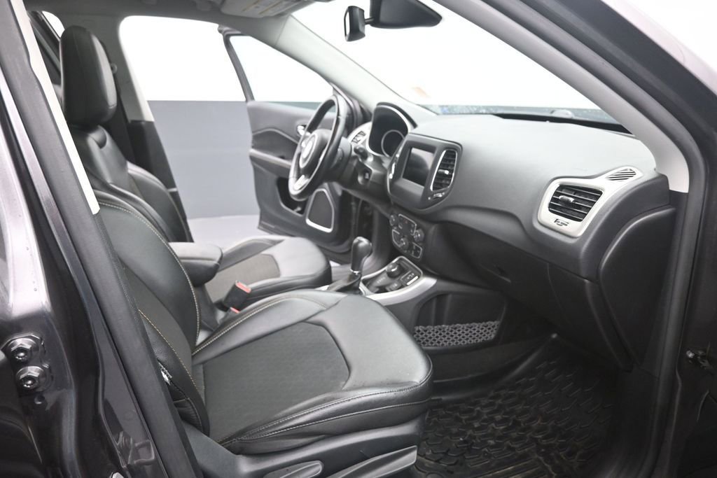 Used 2020 Jeep Compass Latitude AWD/4WD image 16