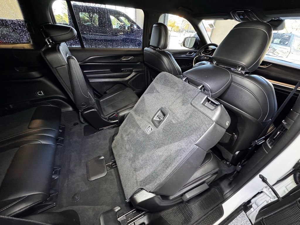 Used 2024 Jeep Grand Cherokee L Laredo image 56