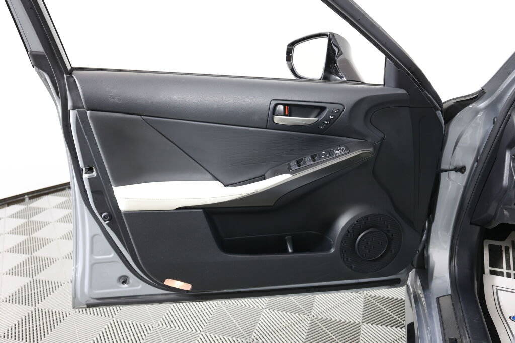 Used 2022 Lexus IS 500 RWD image 12