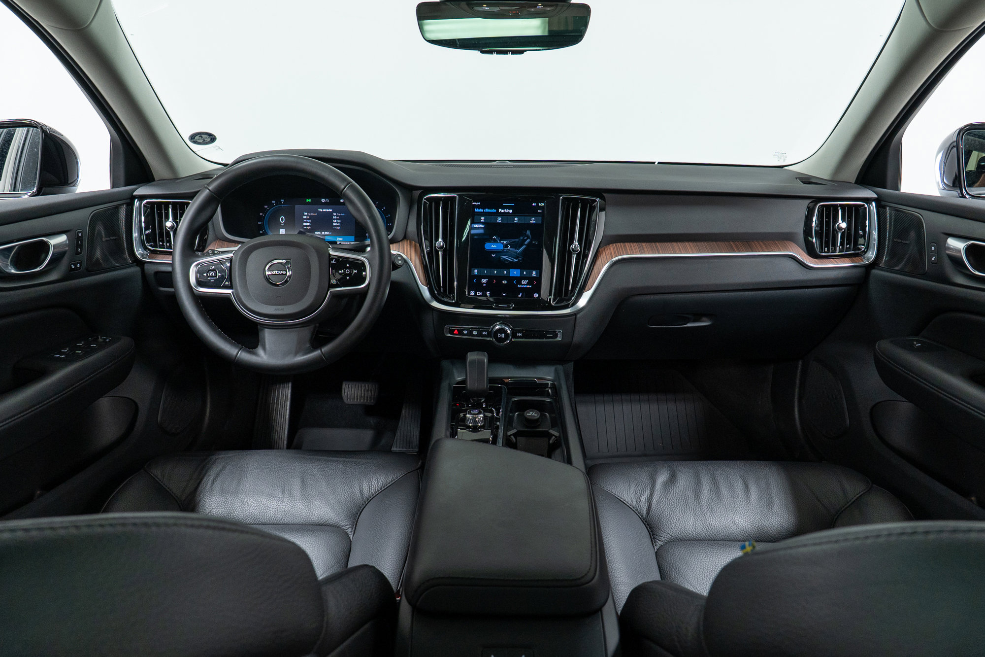 Used 2024 Volvo V60 B5 Cross Country Plus image 15