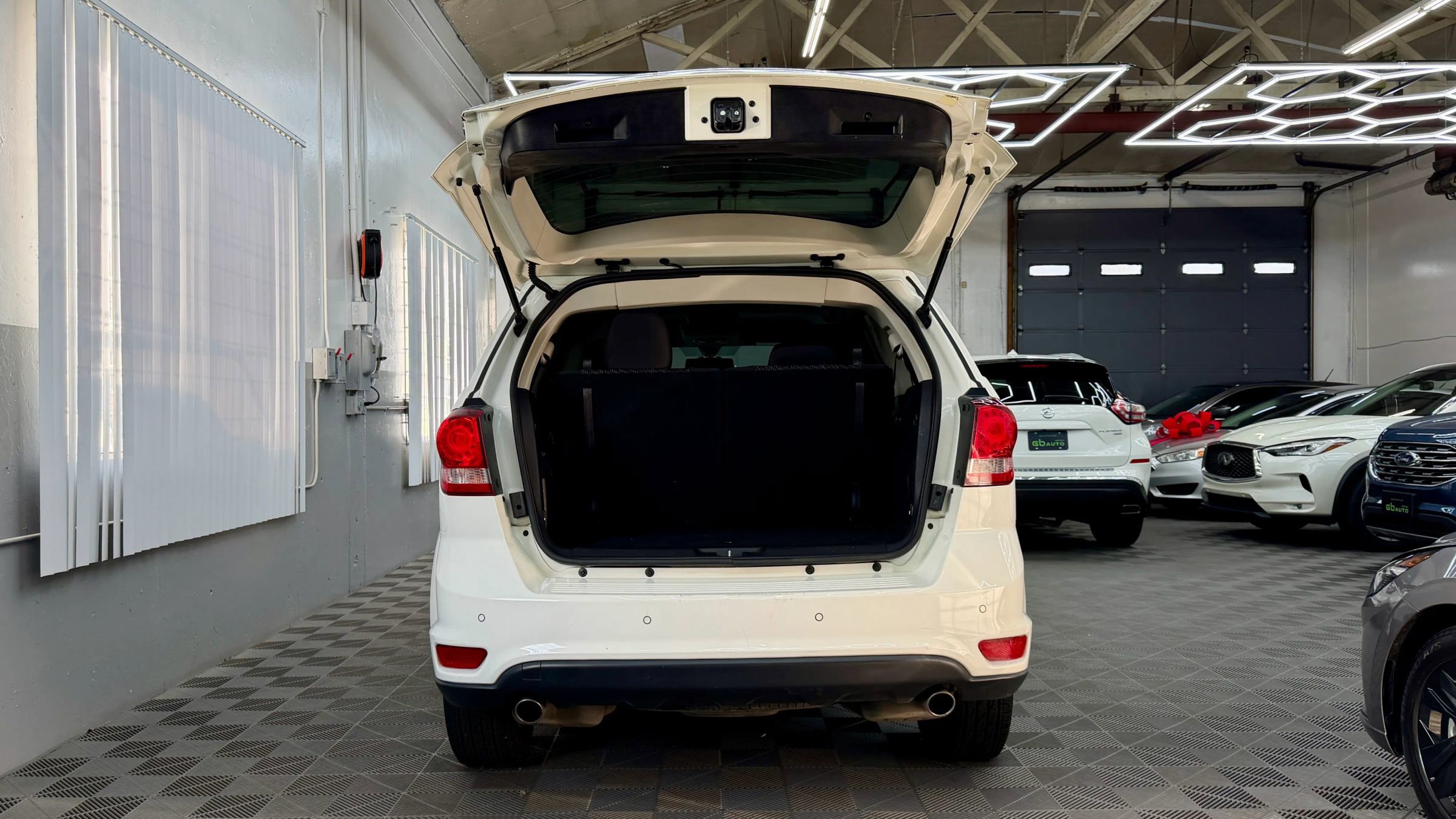 Used 2015 Dodge Journey SXT w/ Flexible Seating Group image 9