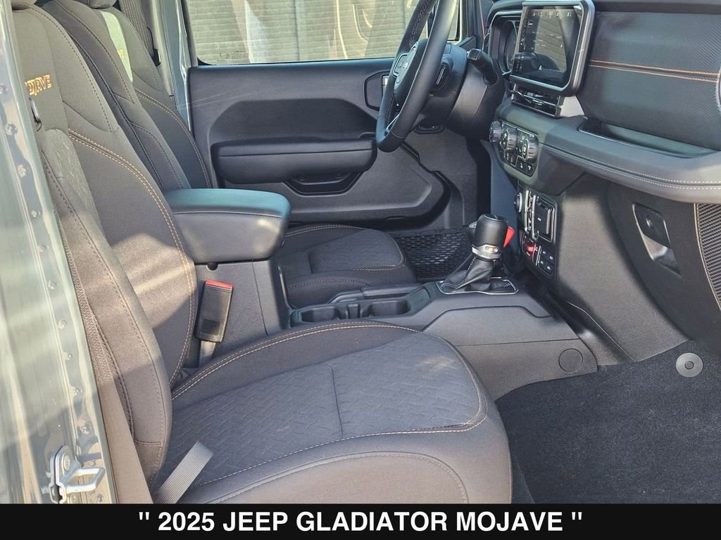 Used 2025 Jeep Gladiator Mojave w/ Convenience Group image 30