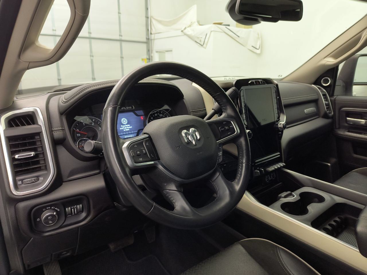 Used 2024 RAM 3500 Laramie AWD/4WD image 4
