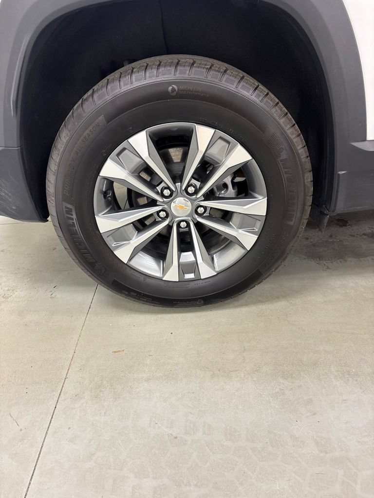 Used 2026 Chevrolet Equinox LT AWD/4WD image 30