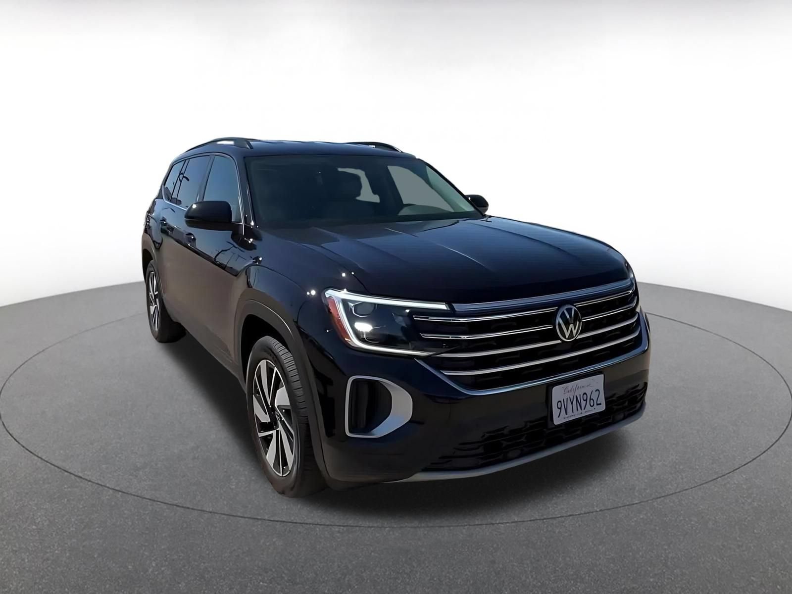 Used 2026 Volkswagen Atlas SE FWD image 3