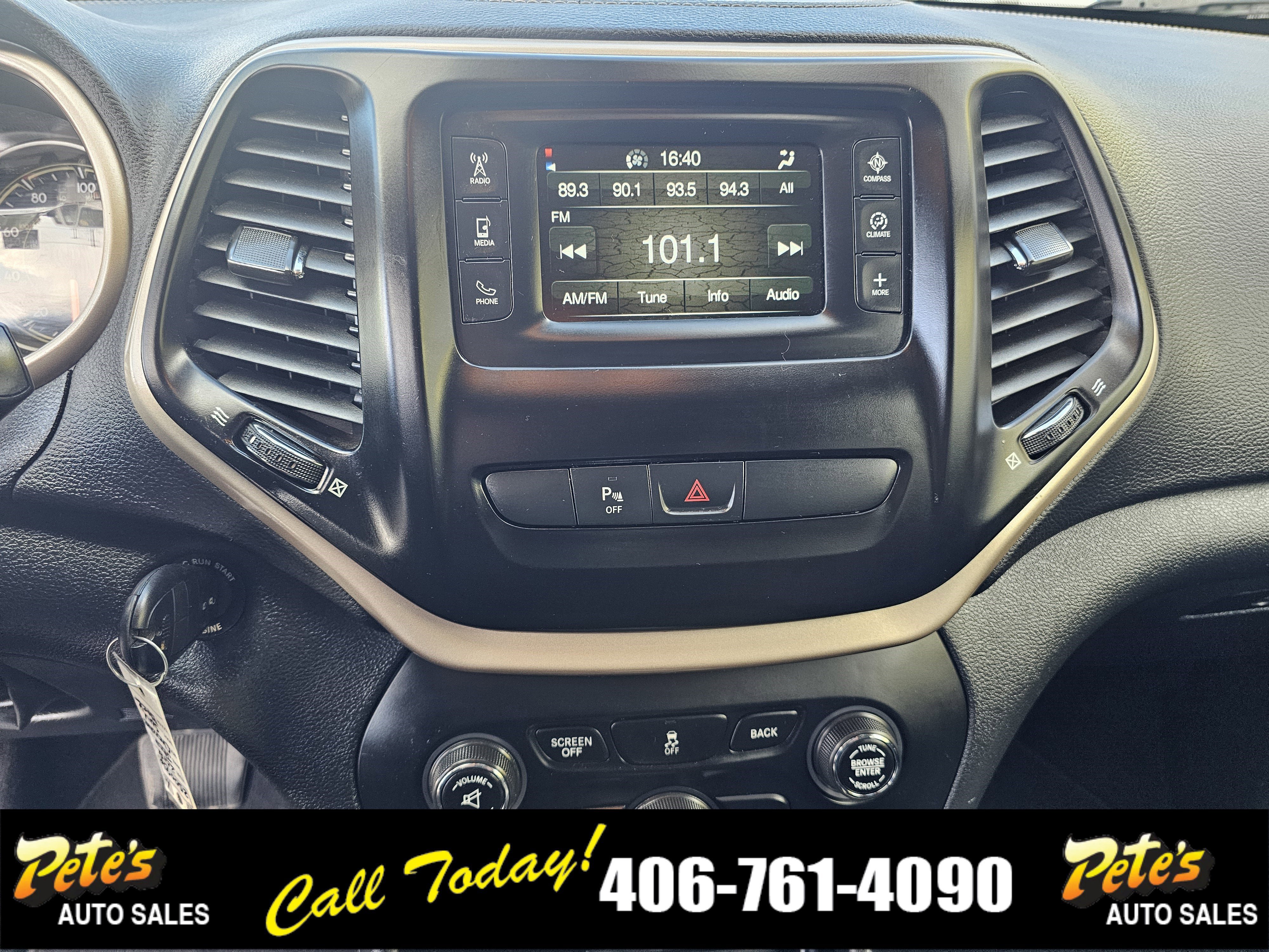 Used 2018 Jeep Cherokee Latitude w/ Safety Group image 22