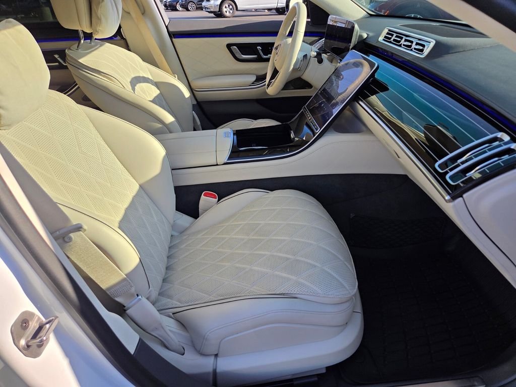 Used 2025 Mercedes-Benz S 580e 4MATIC Sedan image 40