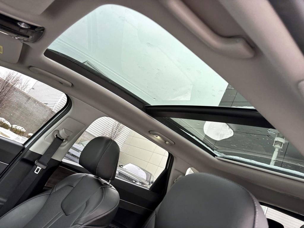Used 2021 Kia Sorento EX w/ EX AWD X-Line Package image 26
