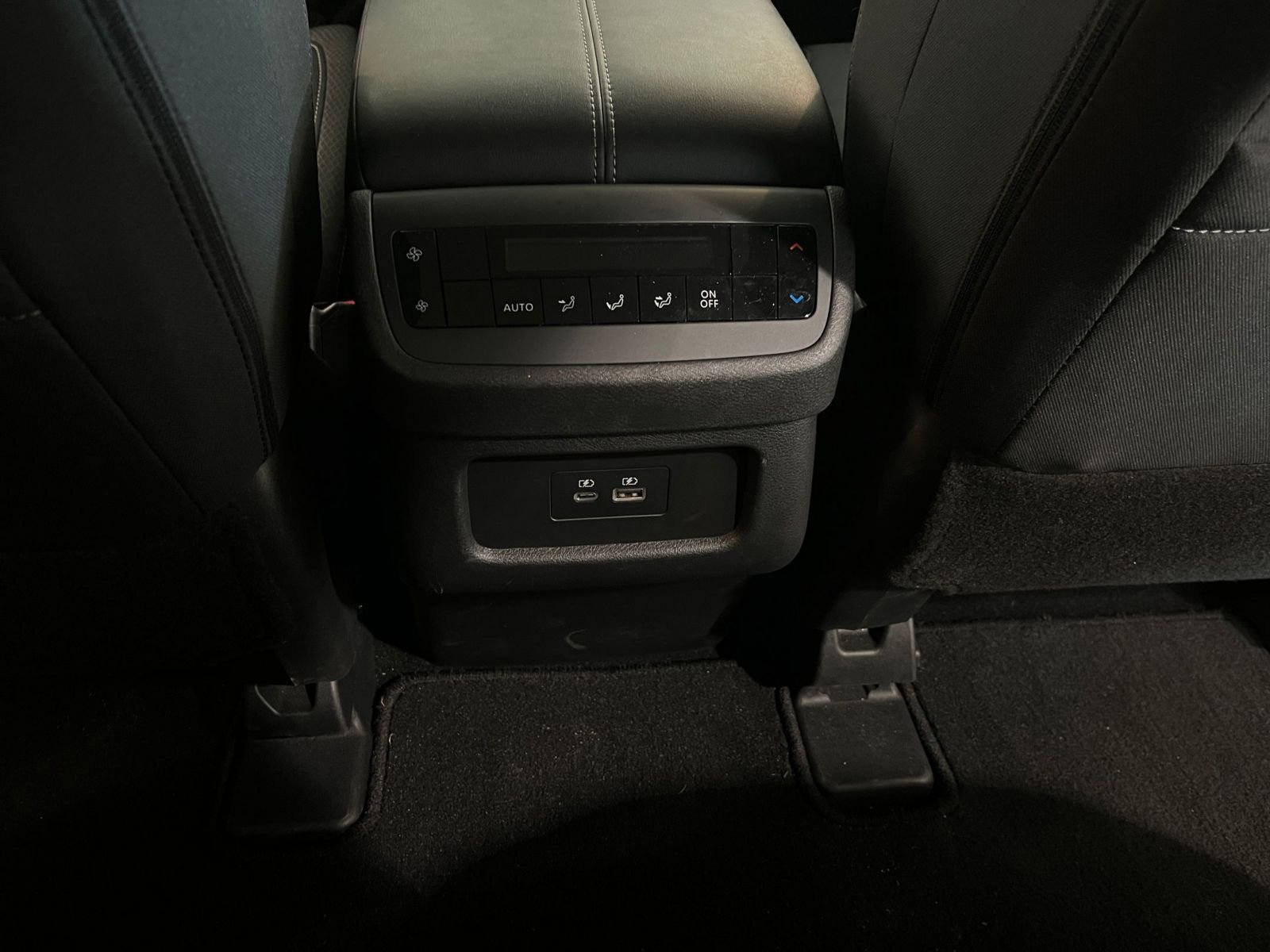 Used 2025 Nissan Pathfinder SV FWD image 24