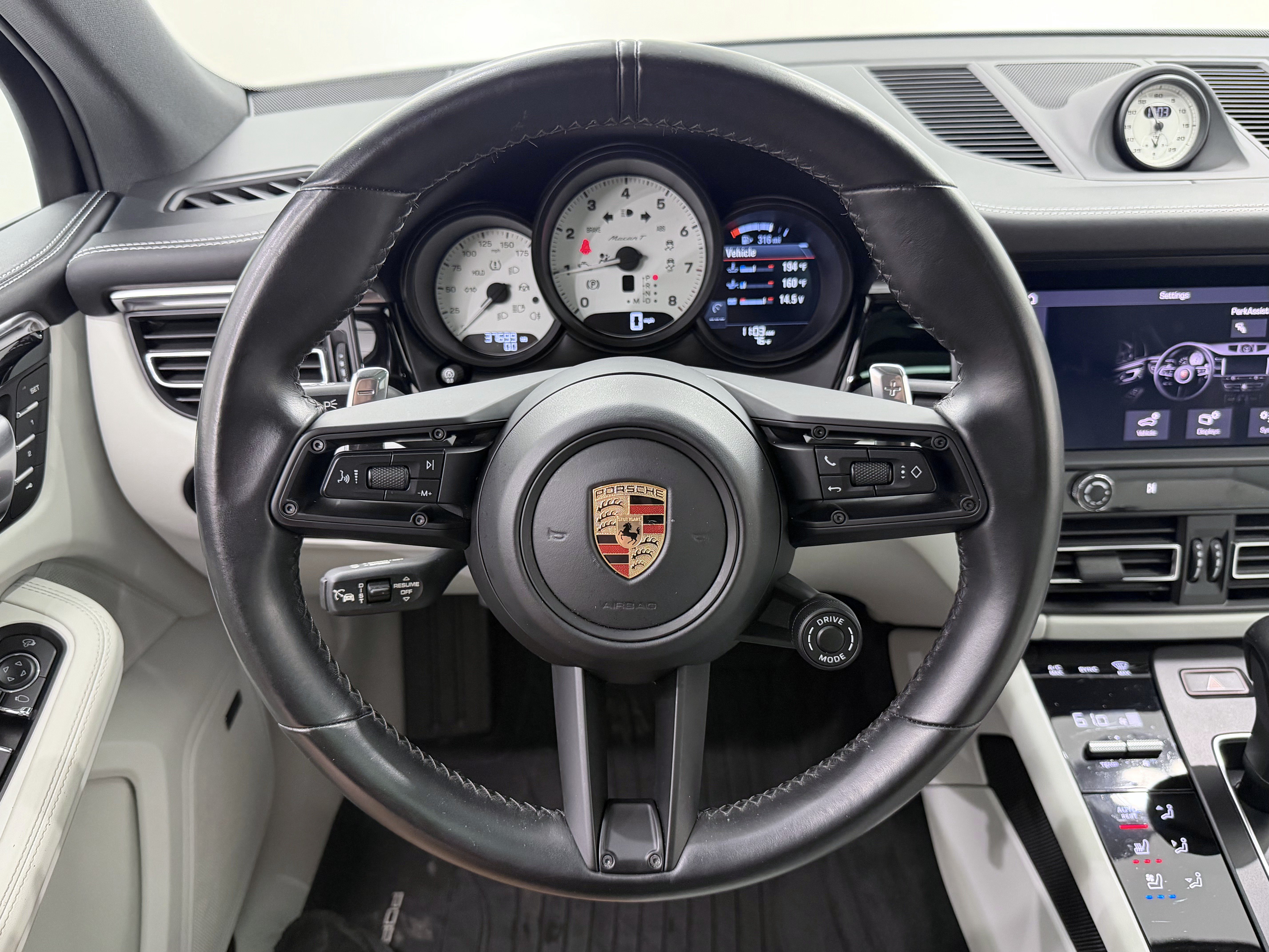 Certified 2023 Porsche Macan Turbo AWD/4WD image 49