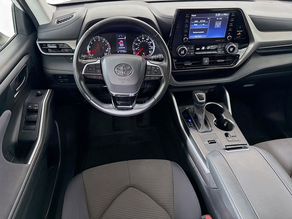 Used 2021 Toyota Highlander LE FWD image 20