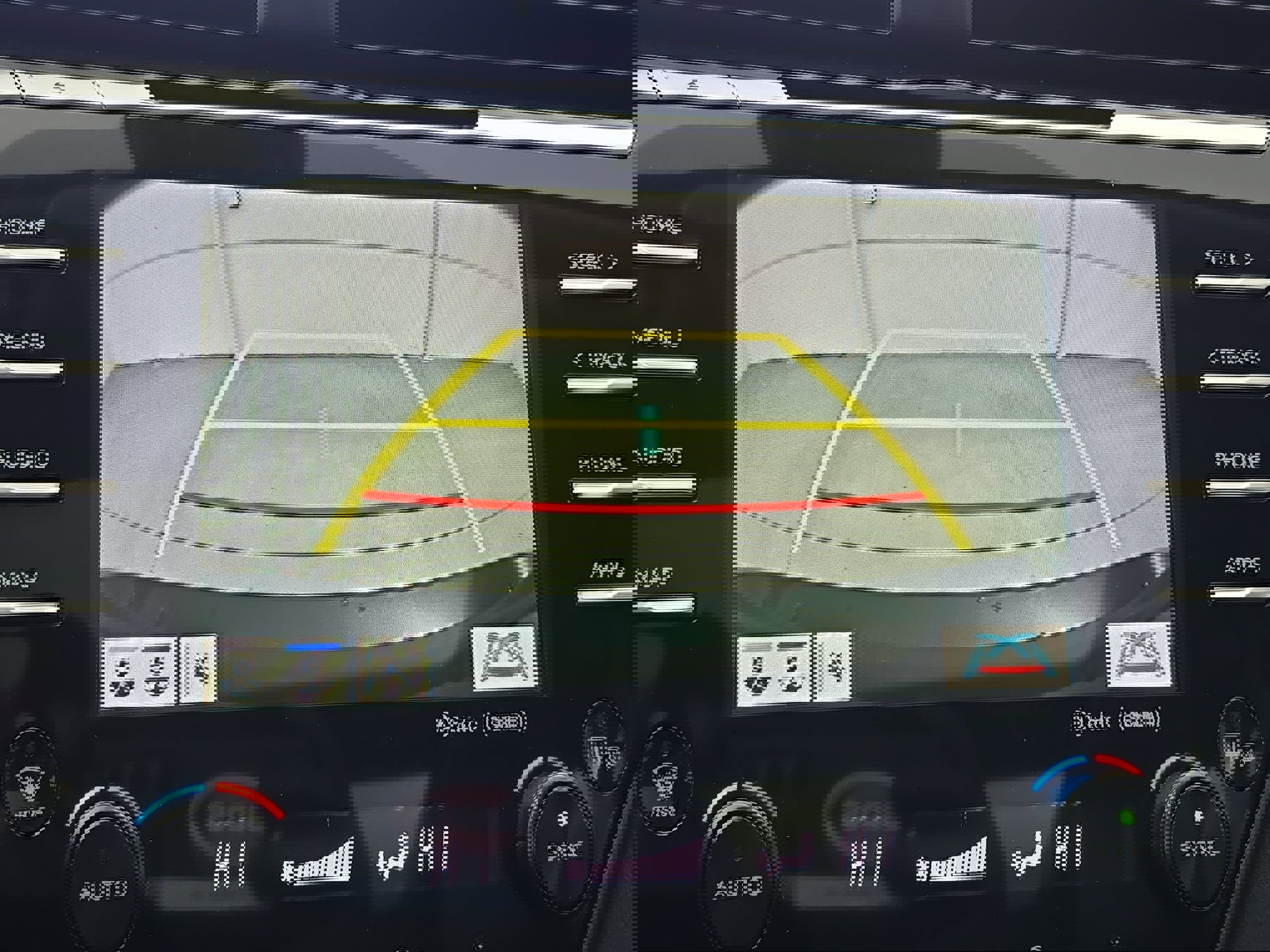 Used 2020 Toyota Camry XSE image 21