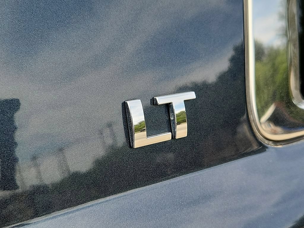 Used 2020 Chevrolet Suburban LT AWD/4WD image 9