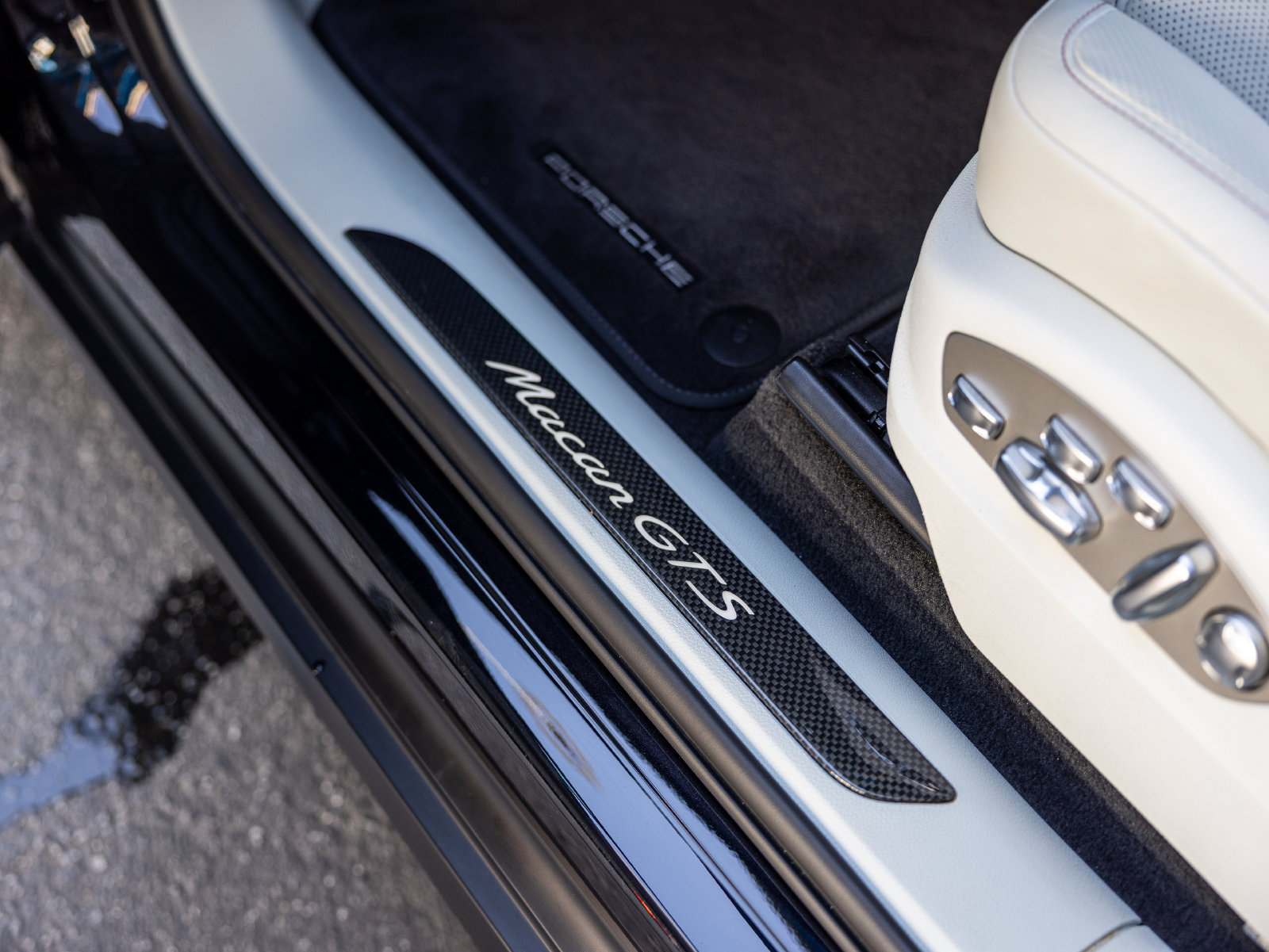 Certified 2024 Porsche Macan GTS AWD/4WD image 41