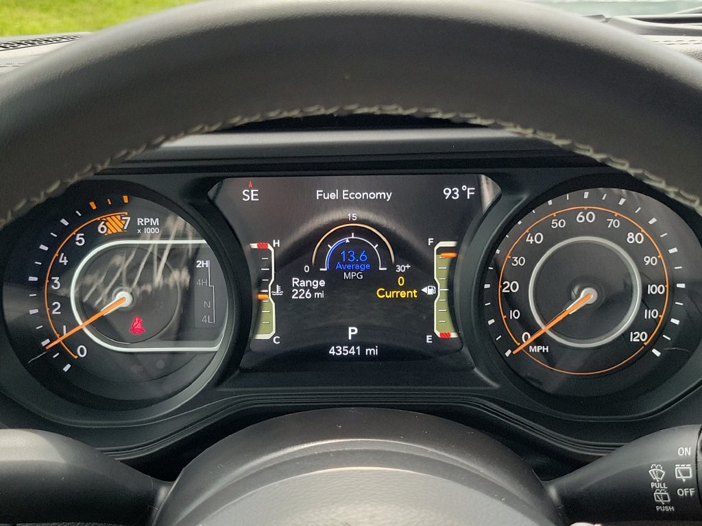 Used 2025 Jeep Wrangler Unlimited Rubicon AWD/4WD image 25