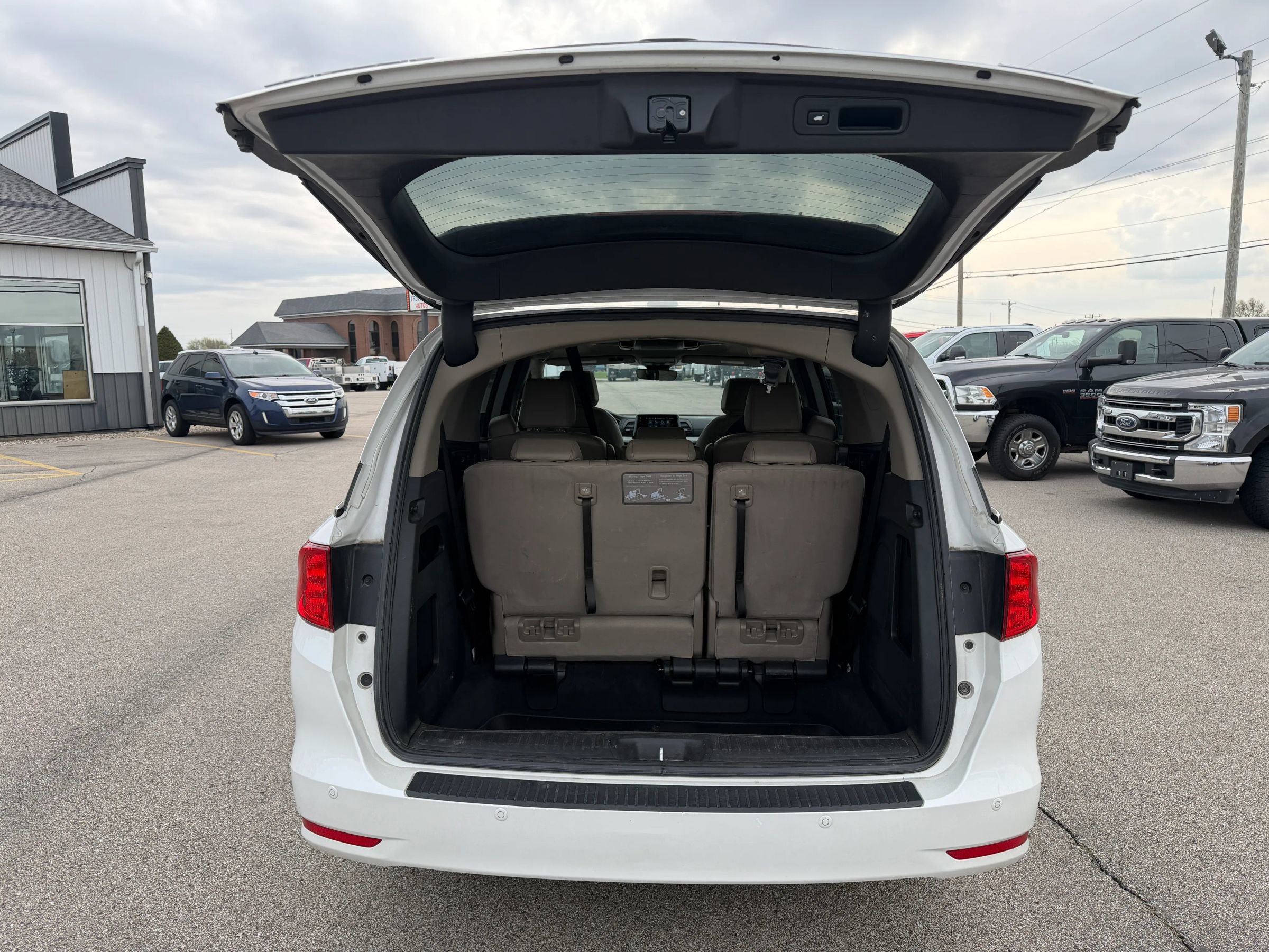 Used 2023 Honda Odyssey Touring image 3
