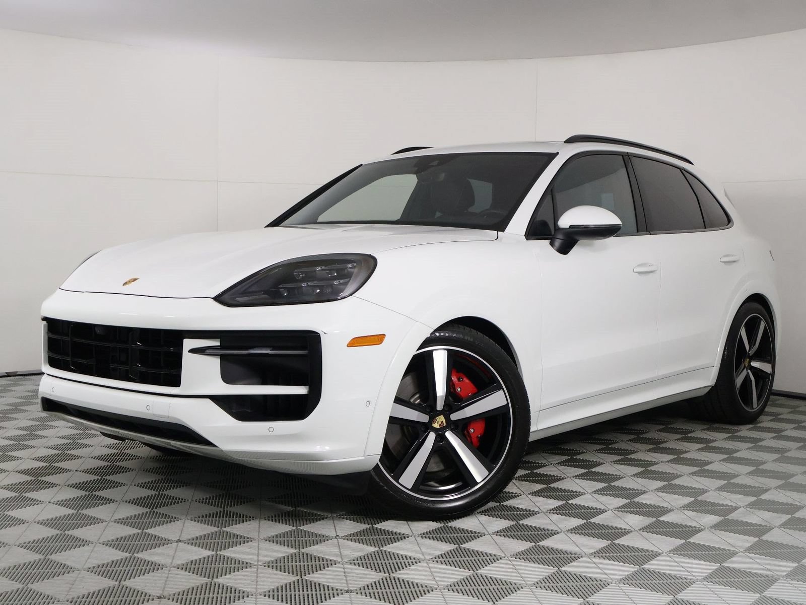 Certified 2024 Porsche Cayenne S AWD/4WD image 1