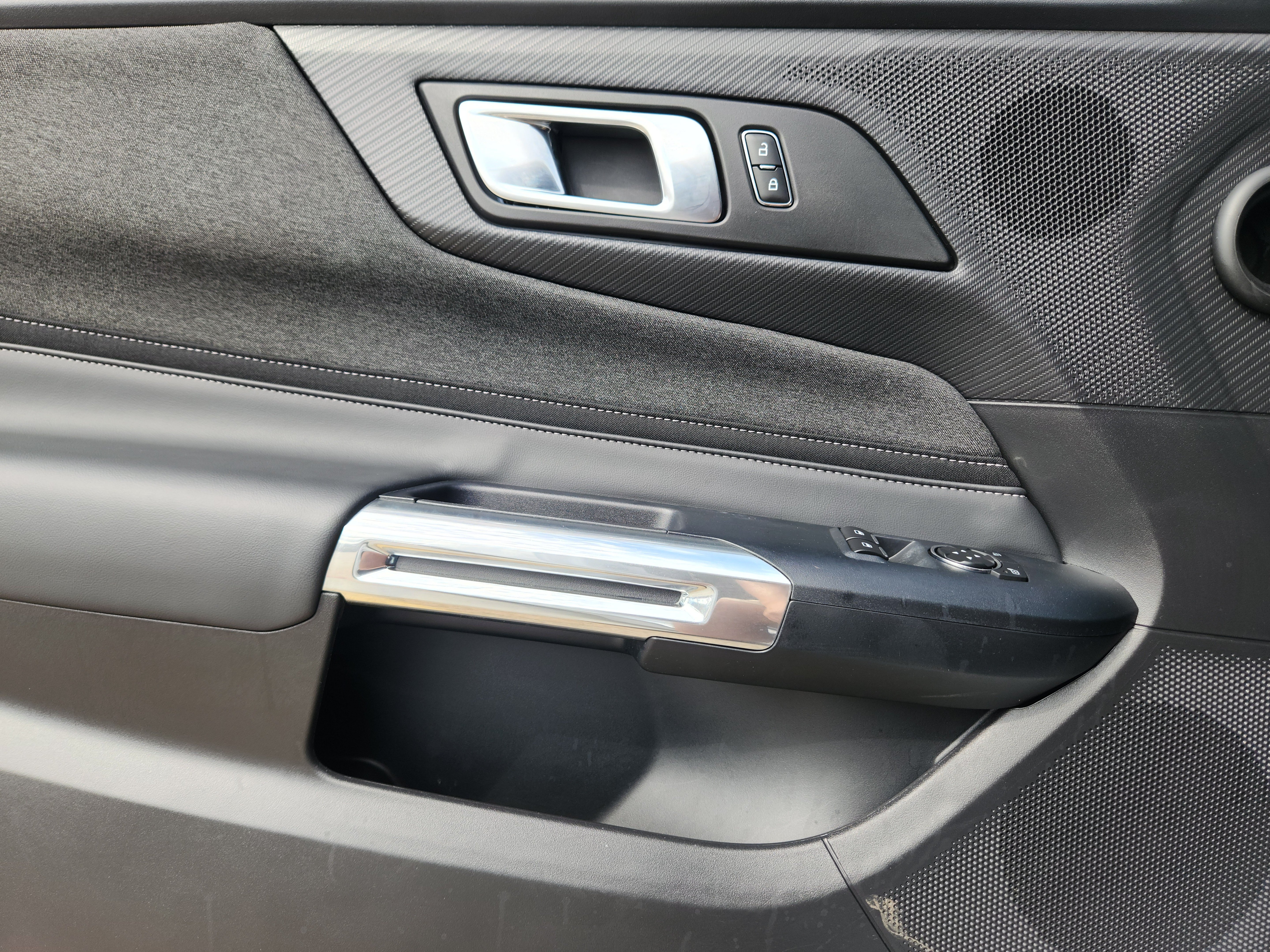 Used 2025 Ford Mustang GT RWD image 17