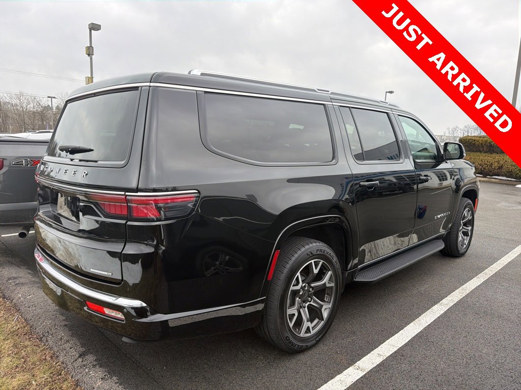 Used 2024 Jeep Wagoneer L Series III w/ Flexible Seating Group image 5