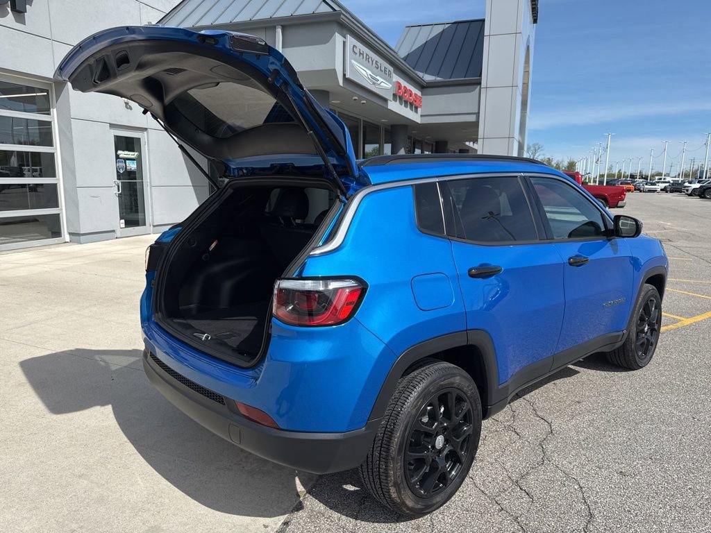 Used 2024 Jeep Compass Latitude AWD/4WD image 14