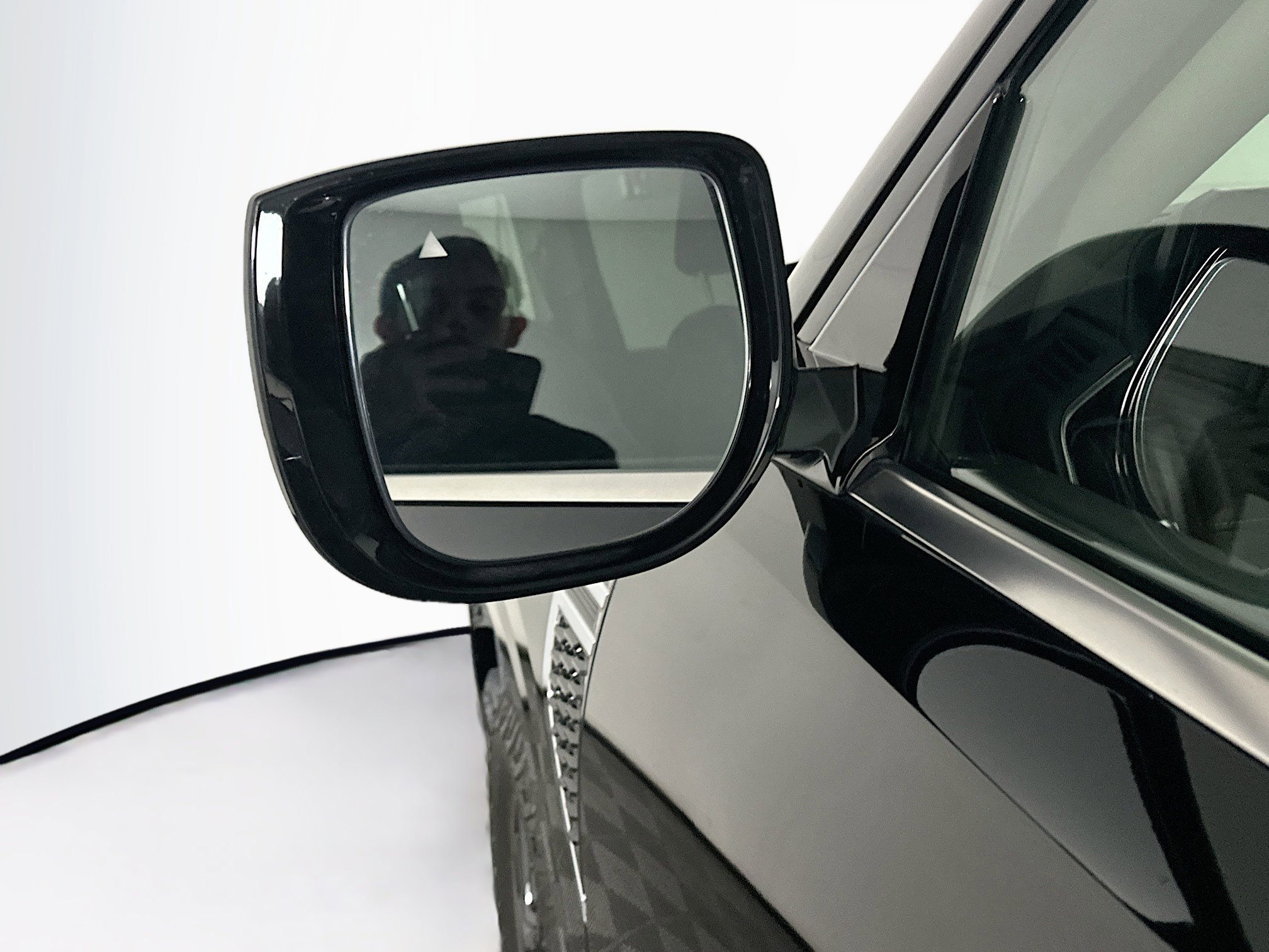 Used 2025 Nissan Armada SV image 16