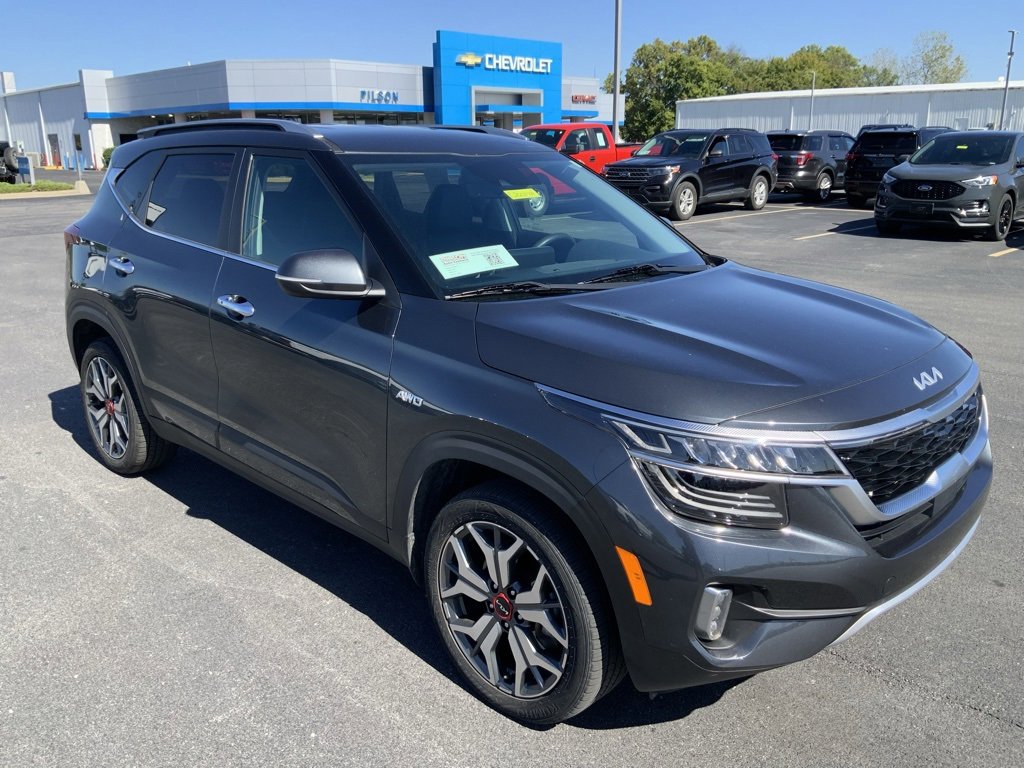 Used 2023 Kia Seltos SX image 2