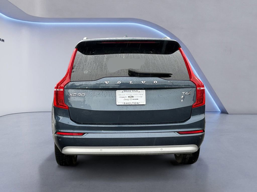 Used 2022 Volvo XC90 T6 Momentum image 4